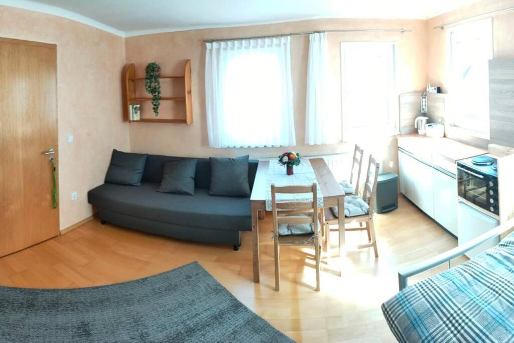 Zentrale & Ruhige Ferienwohnung メッシンゲン エクステリア 写真